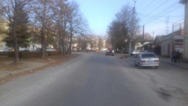 В Кисловодске из-за оплошности водителя из салона автобуса выпала маленькая девочка